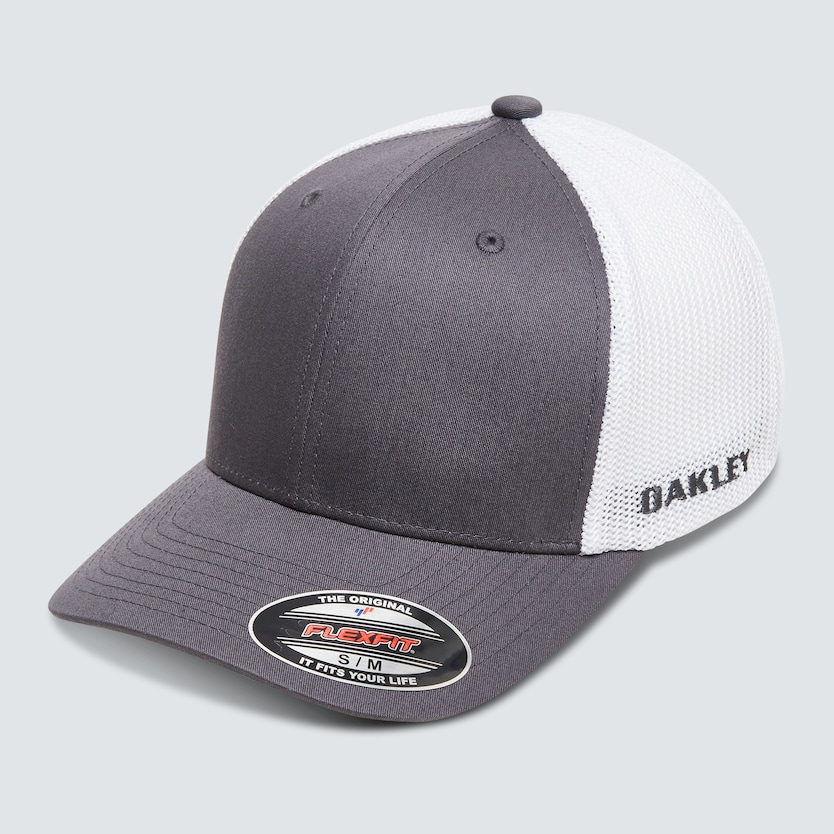 Oakley Golf Cresting Trucker